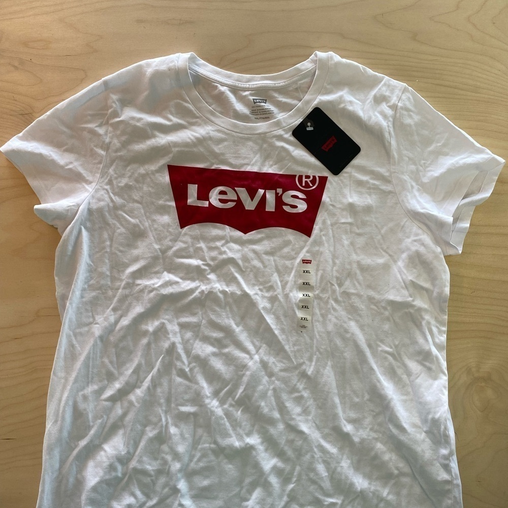 Levi’s Tee size XXL (C)
